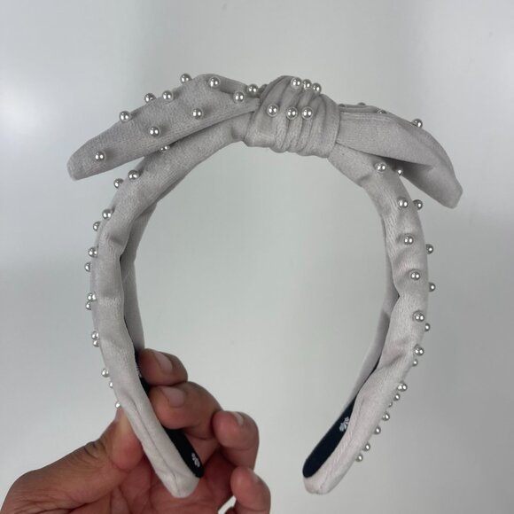 Lele Sadoughi x Crewcuts Grey Velvet Pearl Embellished Bow Headband Kids Size - Picture 2 of 6